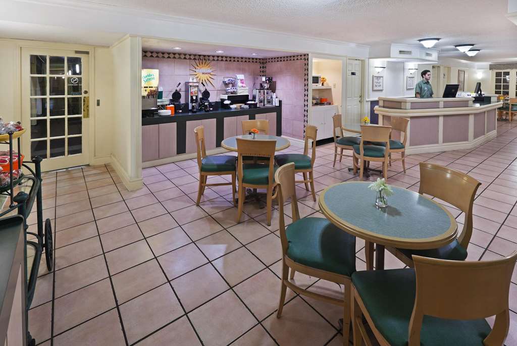 La Quinta Inn by Wyndham Austin Oltorf - photo 25