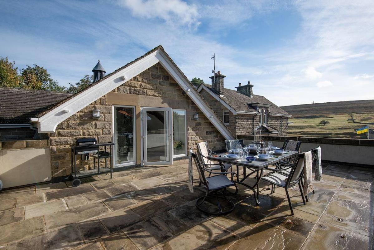 Roundhill Coach House — 4-Star Luxury Hotel in Healey, United Kingdom