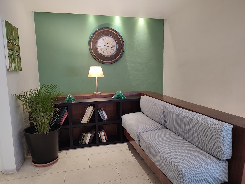 Lombardo Suites