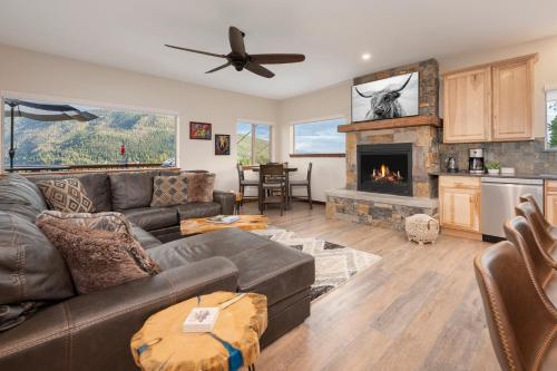 Pool Table Expansive Mountain Views New Construction Close To Town — Alliance