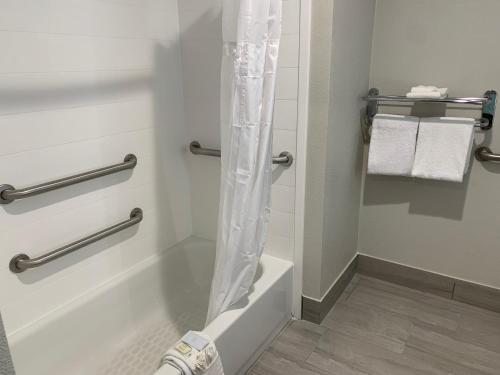 Holiday Inn Express & Suites Bridgeport by IHG - photo 14