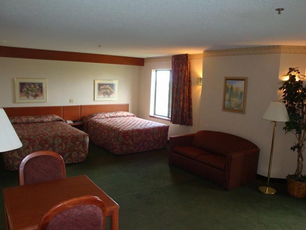 Syracuse Inn & Suites - photo 10