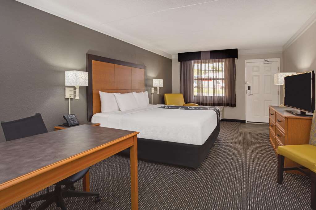 Days Inn by Wyndham Gainesville University I 75 - photo 10