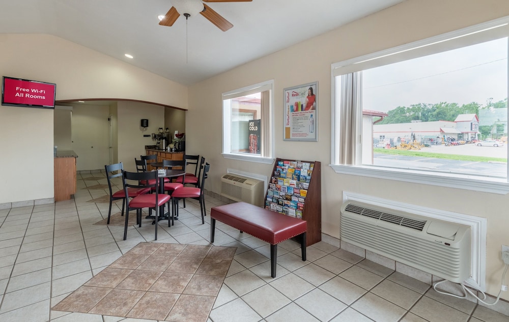 Red Roof Inn Buffalo TX - photo 4