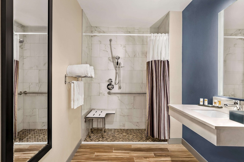 La Quinta Inn & Suites by Wyndham San Bernardino - photo 31