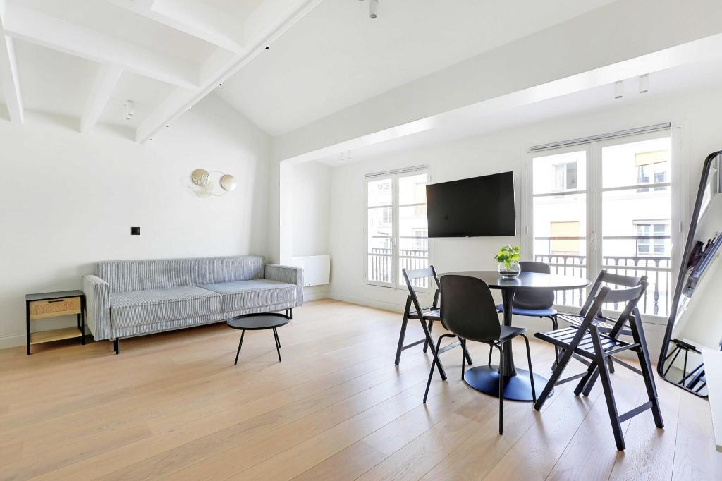 Modern Apartment 2bd 5p Sentier montorgueil — 4-Star Luxury Hotel in Paris, France