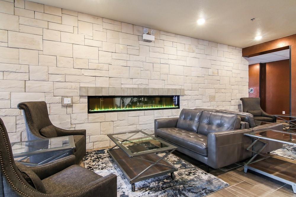 Cobblestone Inn & Suites at UW Stout Downtown Menomonie - photo 4
