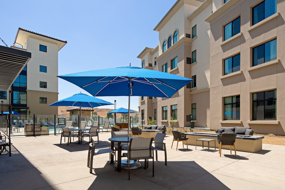 Holiday Inn Express & Suites Valencia Santa Clarita by IHG - photo 46