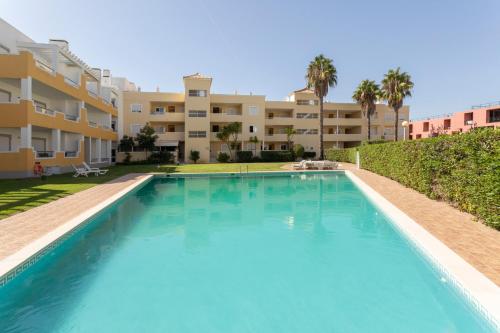 Centralgarve Spacious & Elegant Vilamoura w Pool Jacarandás — 4-Star Luxury Hotel in Quarteira, Portugal