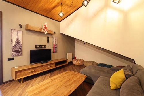 3BR apt w huge terrace & magnificent views