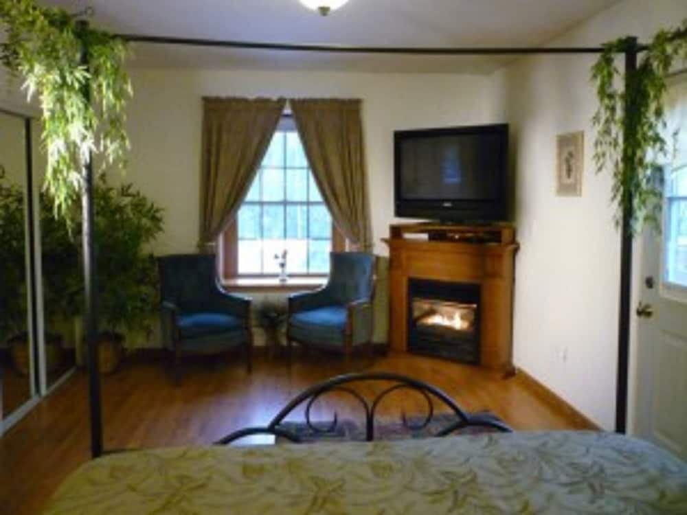 7 Gables Inn & Suites - photo 4