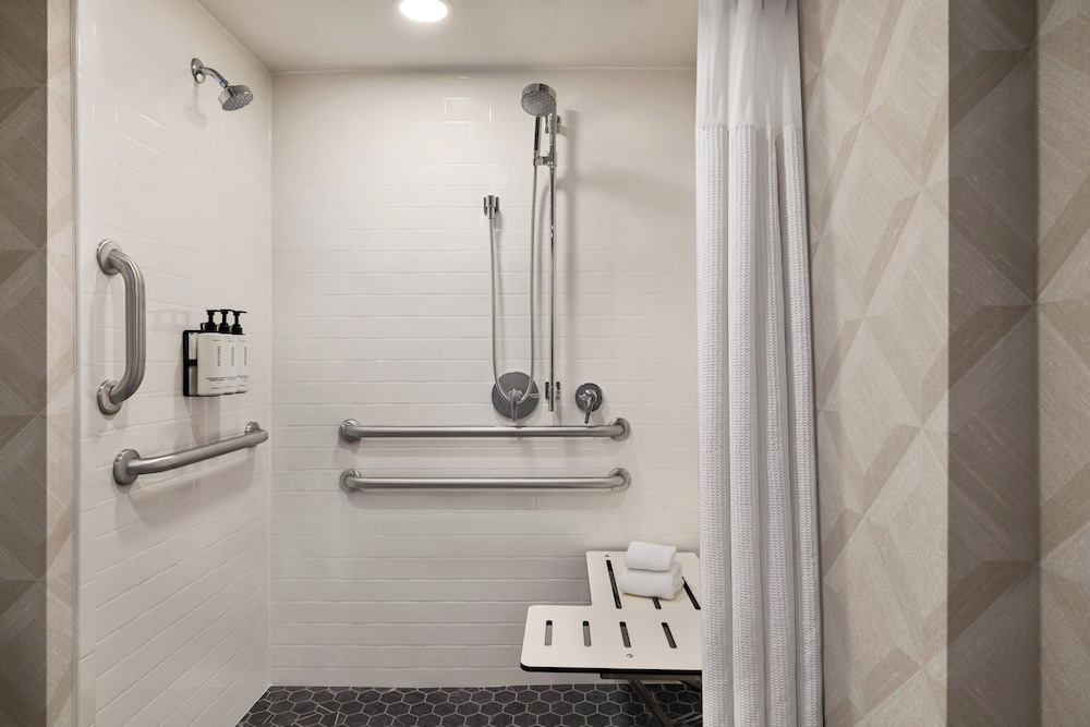 Crowne Plaza Louisville Airport Expo Ctr an IHG Hotel - featured photo