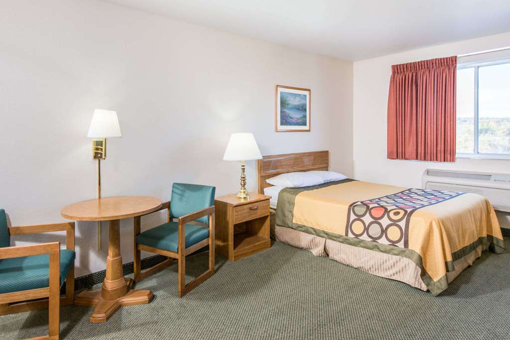 Super 8 by Wyndham West Middlesex Sharon Area - photo 10