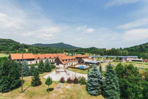 Resort Malevil — hotel in Jablonne V Podjestedi