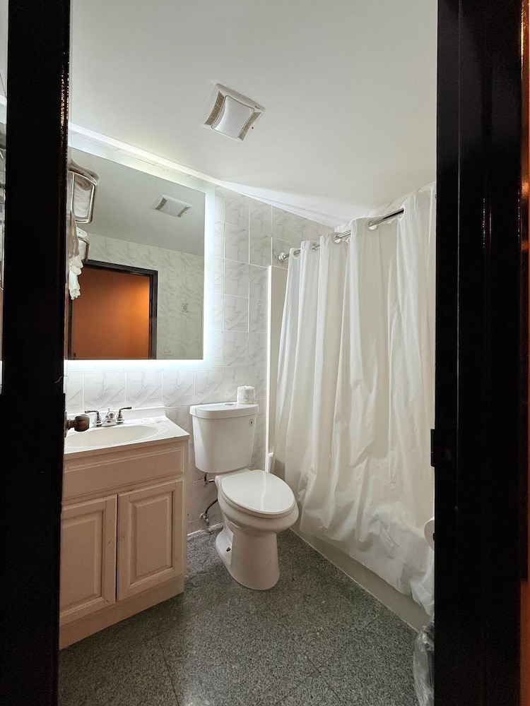 Hotel Key LaGuardia Airport - photo 47