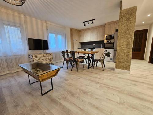1A108 Amplio y moderno apartamento — 4-Star Luxury Hotel in Gijon, Spain