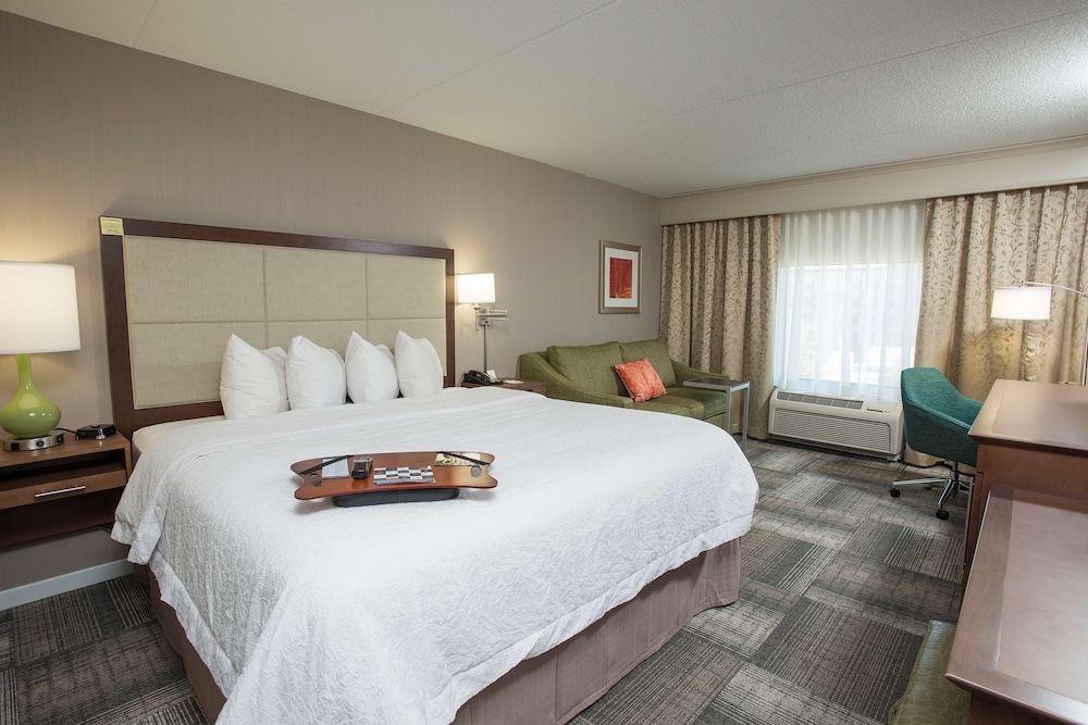 Hampton Inn & Suites Cincinnati Union Center - photo 29
