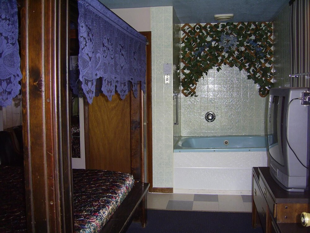 Cedar Grove Motel - photo 19