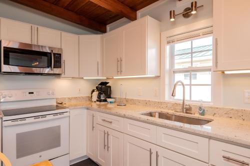 Chill'ax Inn by Oak Island Accommodations - photo 39