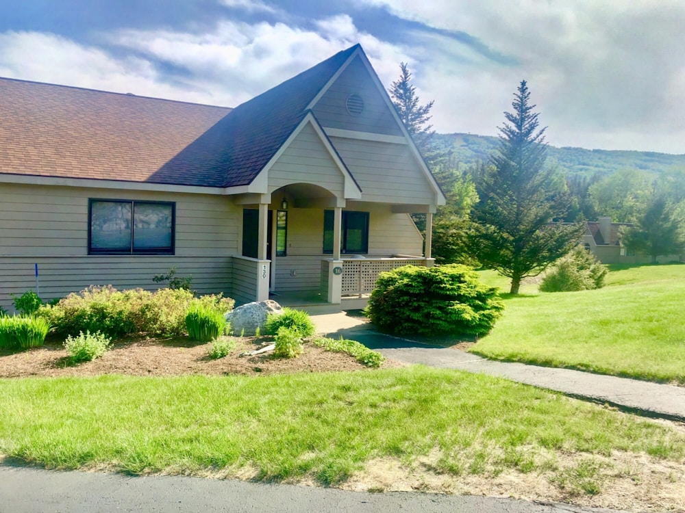 F3 Fairway Village Condo with great mountain views 8 minute walk from Omni Mount Washington Hotel - photo 10