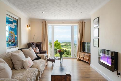 Peaceful Home Sea Views Private Parking — 4-Star Luxury Hotel in Tintagel, United Kingdom