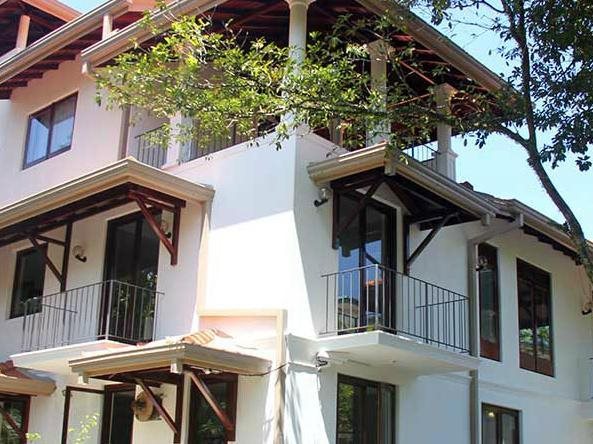 The Mgs Hotel — hotel in Hikkaduwa