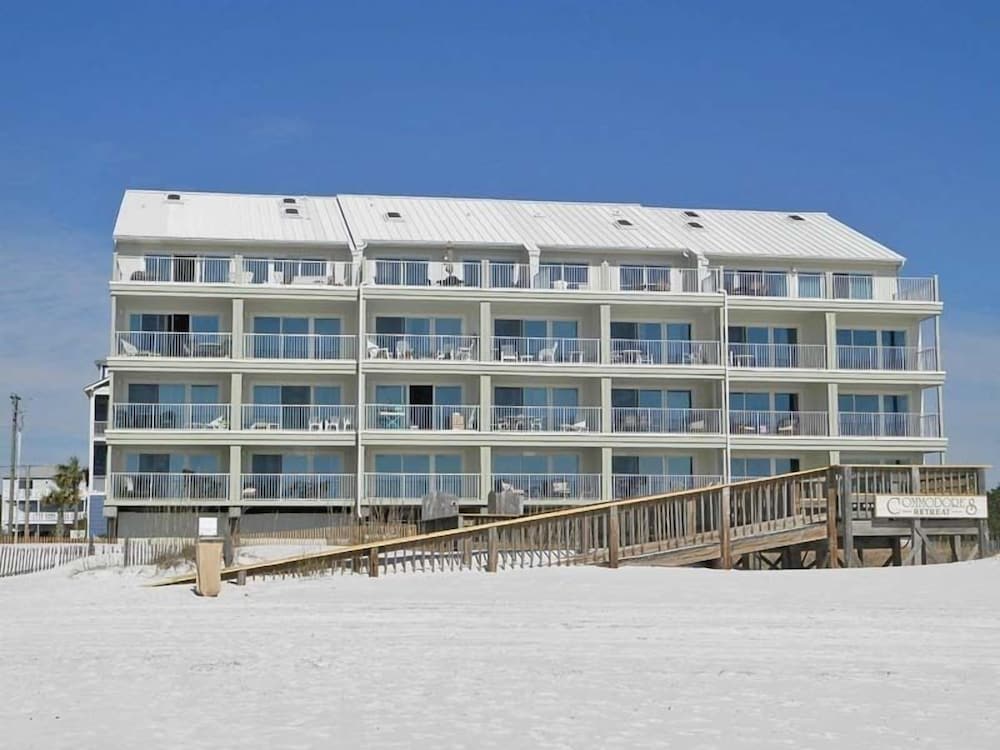 Commodore's Retreat #205 by Southern Vacation Rentals — 4-Star Luxury Hotel in Seaside, United States