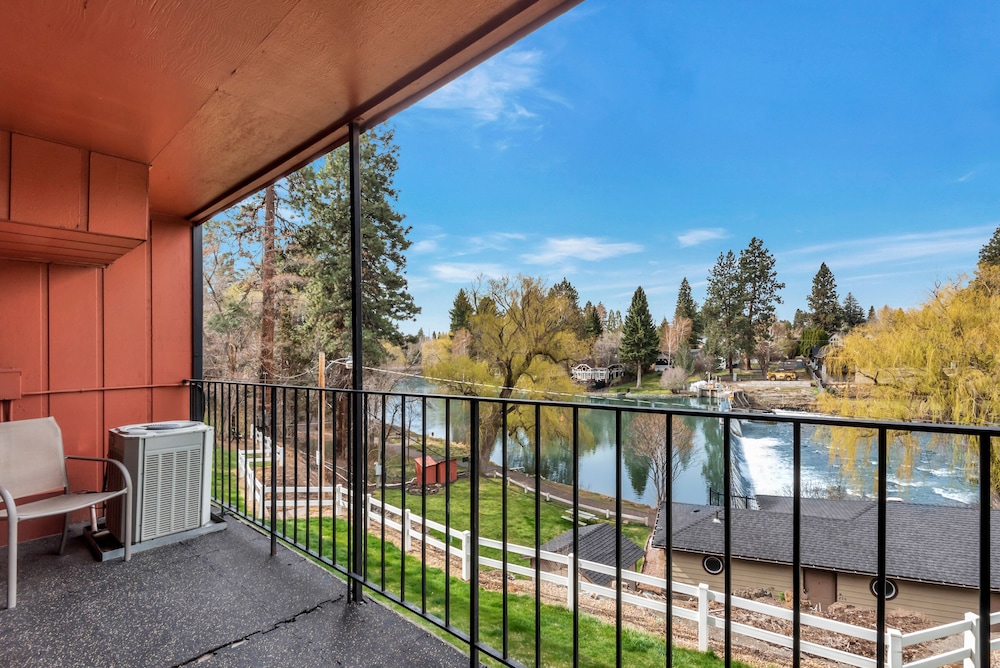 Bend Riverside Inn & Suites - photo 281