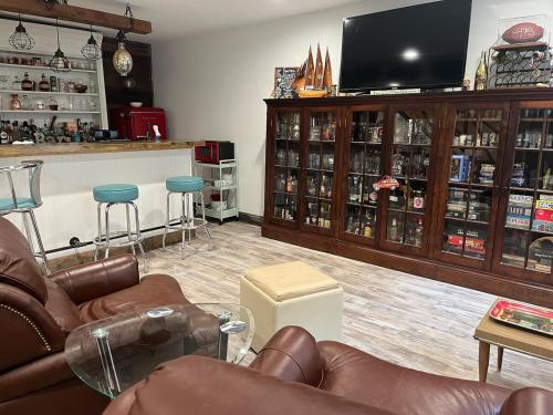 Luxurious Lower Level — 4-Star Luxury Hotel in Monroe, United States