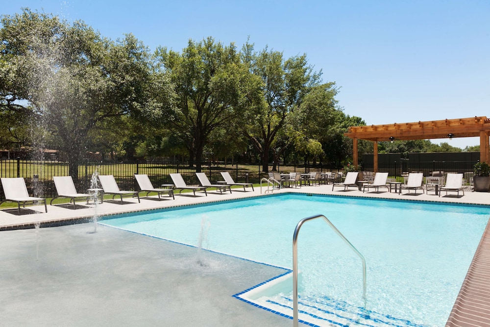 Embassy Suites by Hilton San Antonio Brooks Hotel & Spa - photo 24