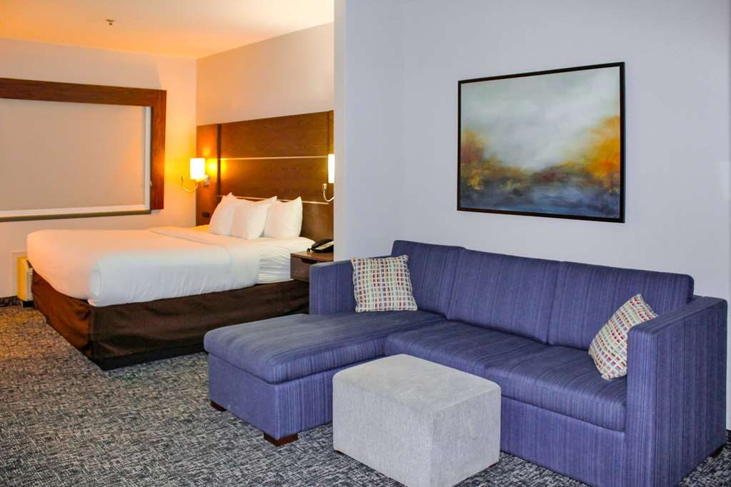 Comfort Inn and Suites Near Lake Guntersville - photo 17
