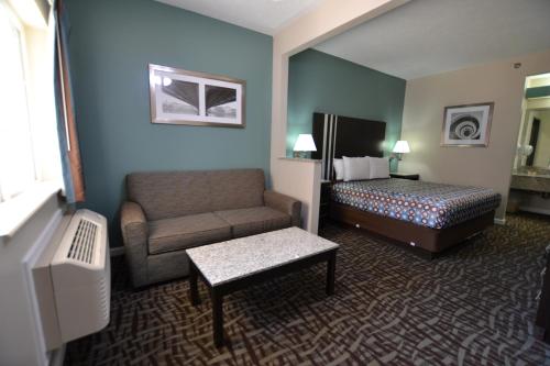 Relax Inn Motel & Suites - photo 15