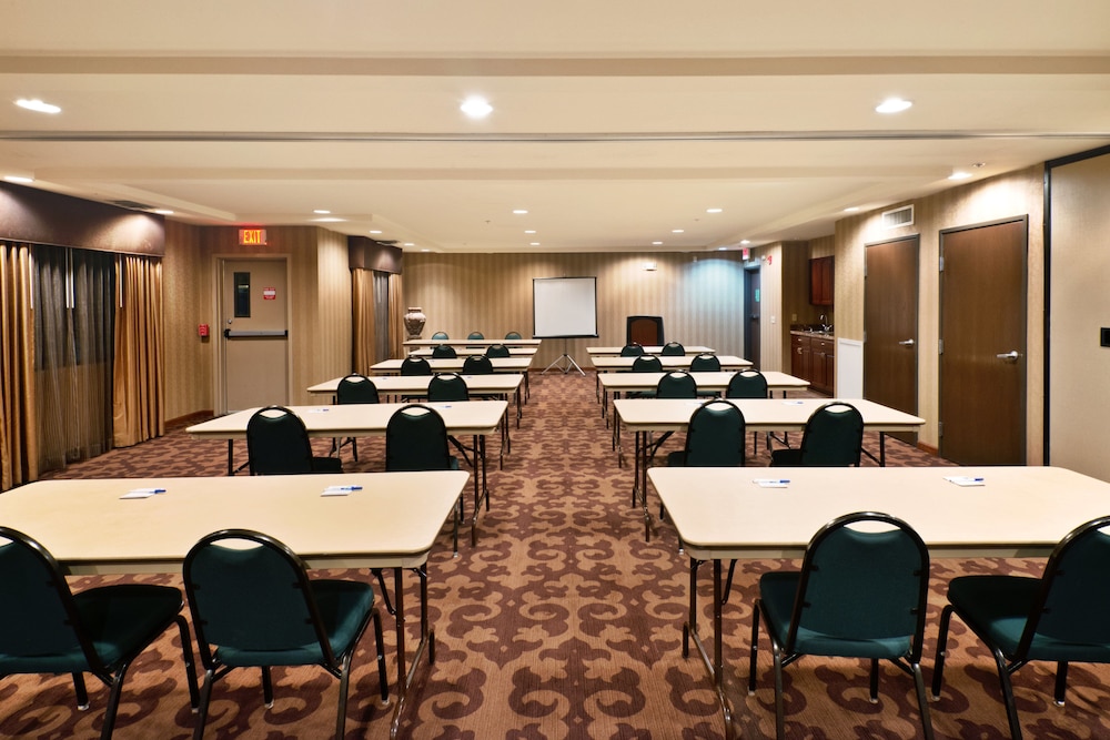 Holiday Inn Express Show Low by IHG - photo 28