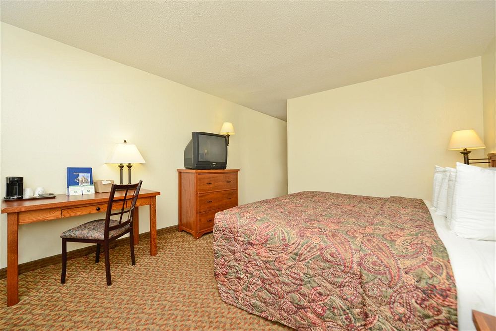 Americas Best Value Inn & Suites Overland Park Kansas City Closed - photo 4