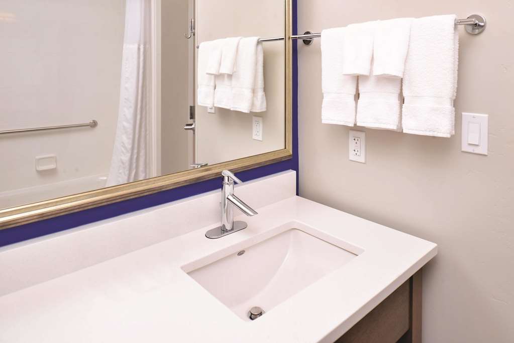 La Quinta Inn & Suites by Wyndham Page at Lake Powell - photo 24
