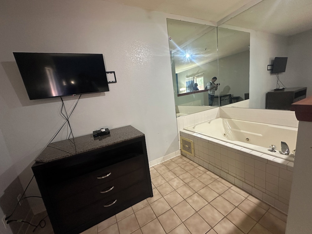 Budget Inn By OYO Barnesville Hwy 41 - photo 30