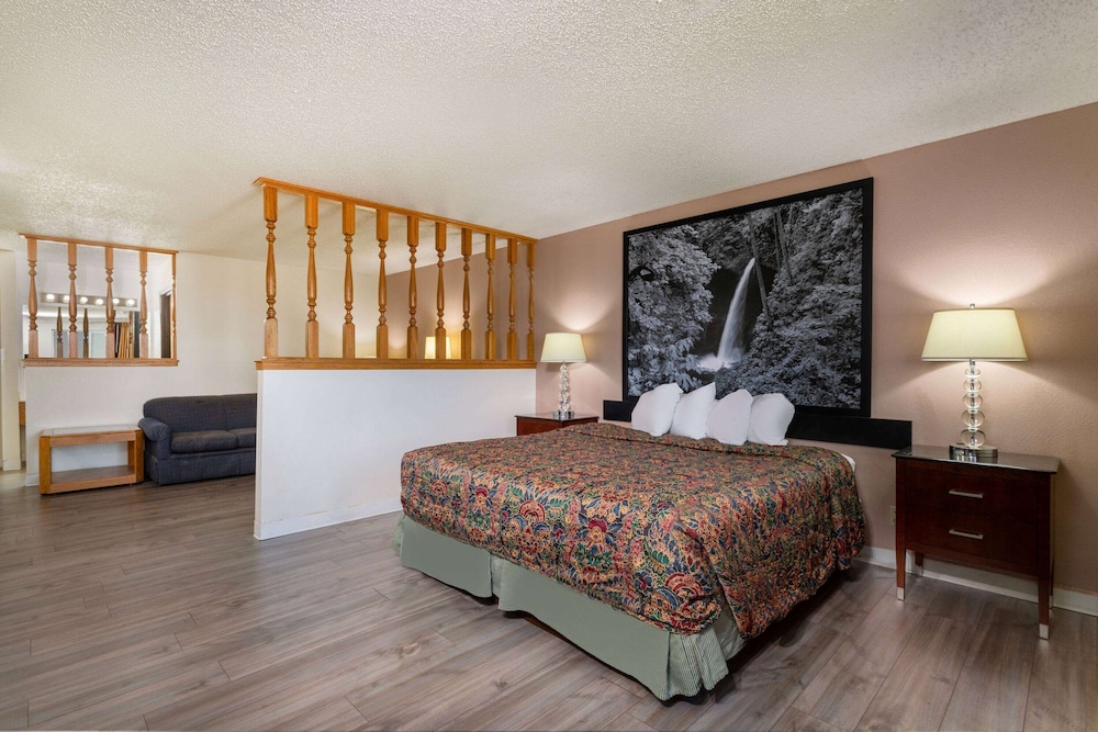 Super 8 by Wyndham Pendleton - photo 23