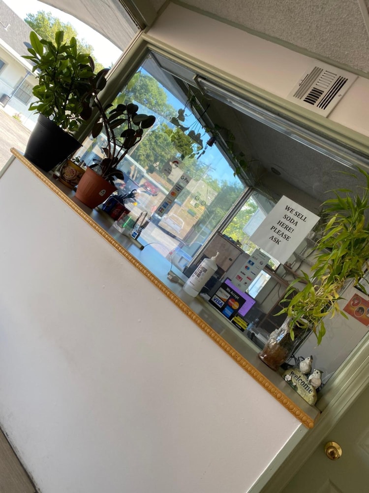 Madill Inn - photo 3