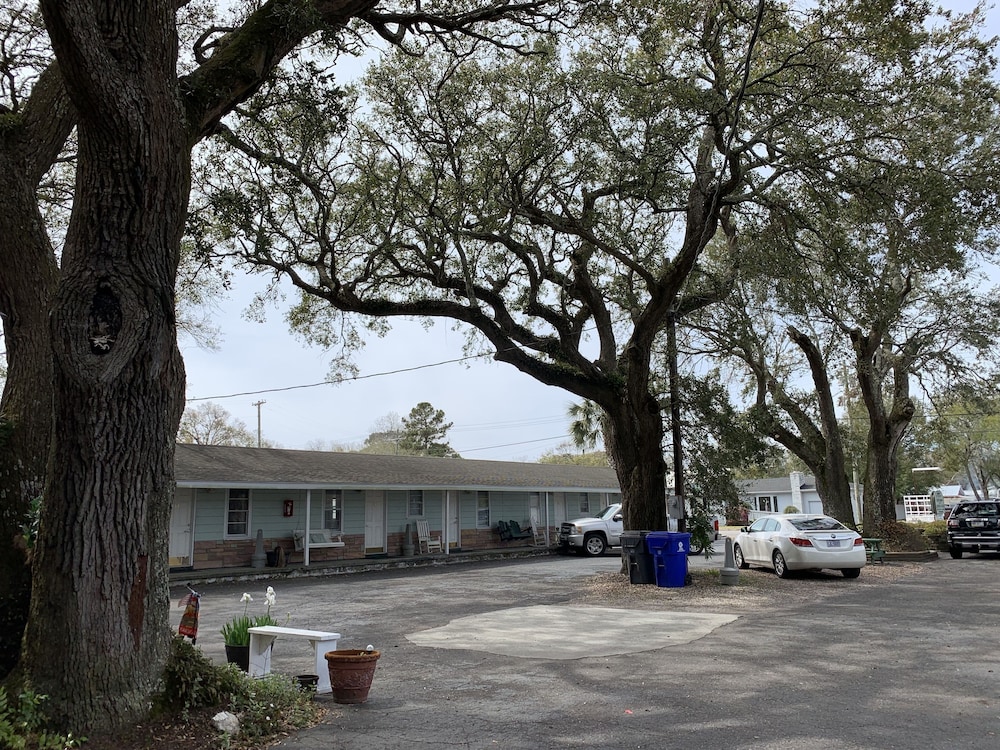 The Inn at River Oaks - photo 94