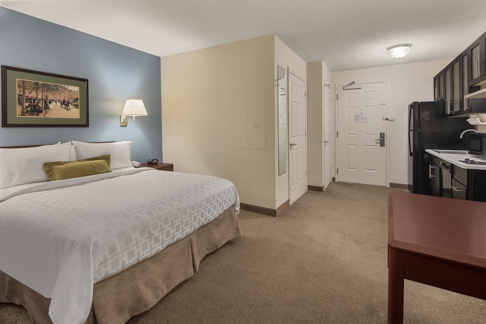 Candlewood Suites Raleigh Crabtree an IHG Hotel - photo 3