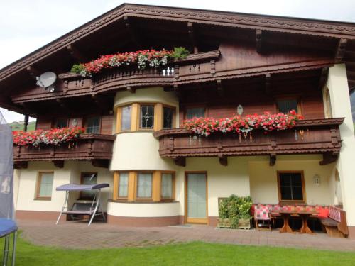 Ferienhaus Regina — 4-Star Luxury Hotel in Tux, Austria