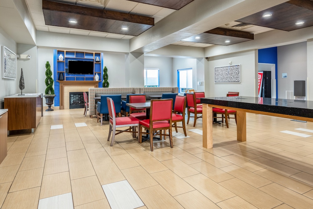 Holiday Inn Express Hotel and Suites Statesville by IHG - photo 38