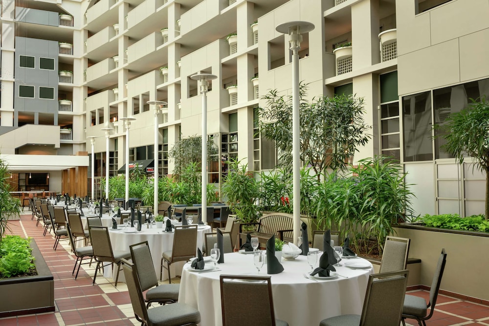 Embassy Suites by Hilton Atlanta at Centennial Olympic Park - photo 6