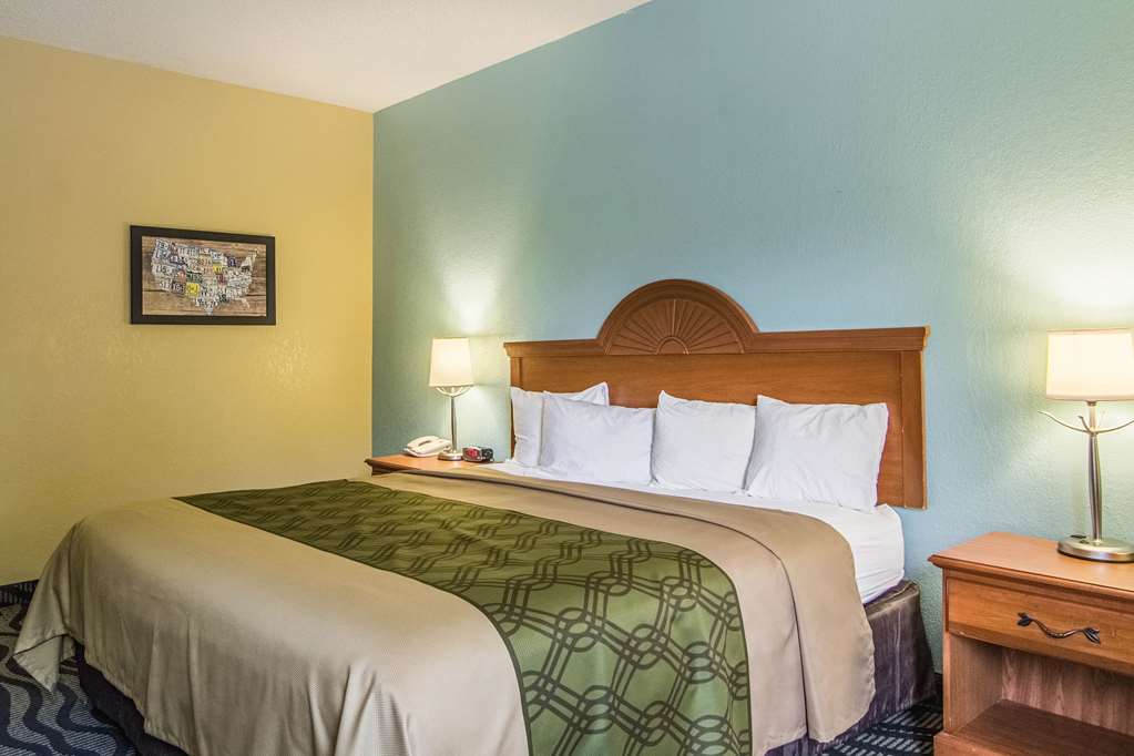 Econo Lodge Darien - photo 12