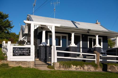 Cricklewood 2 bedroom enchanting miner's cottage — 4-Star Luxury Hotel in Daylesford, Australia