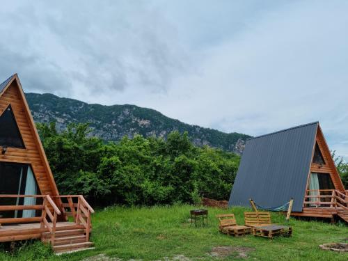 Cottage Tvishi