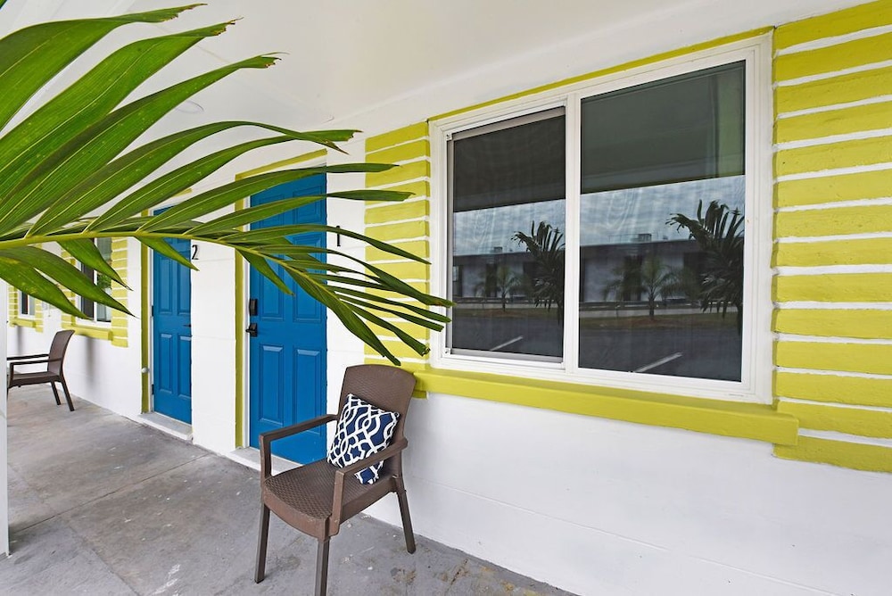 Palm Cove Motel - photo 58