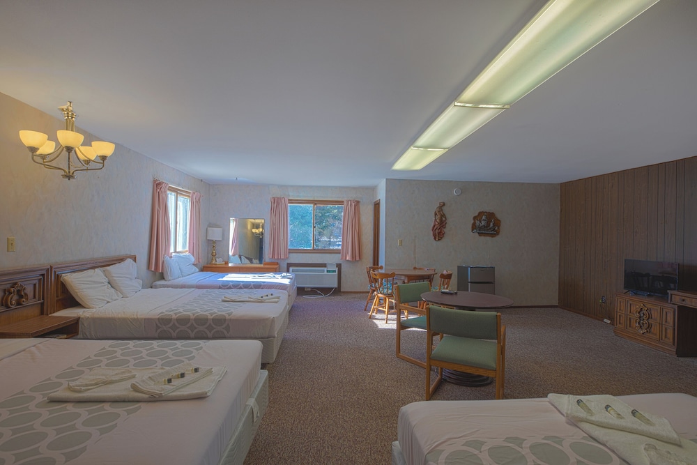 Love Hotels Tomahawk by OYO at Lake Mohawksin WI - photo 5