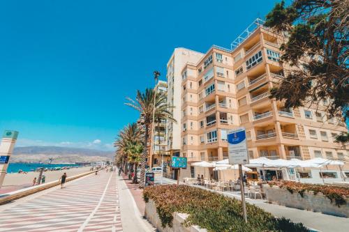 Expoholidays Primera Linea De Playa Palmeral — Almeria