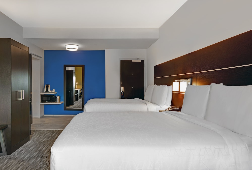 Holiday Inn Express & Suites Milwaukee Brookfield by IHG - photo 5